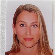 Profesora de inglés imparte clases